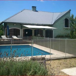 Venta Casa En Jardines De Cordoba, 5 Dormitorios, 4 Baños, Buena Construccion.
