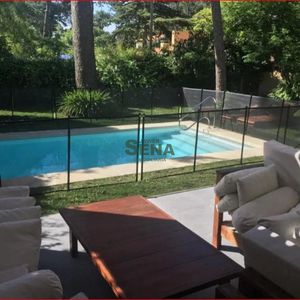 Alquiler En La Mansa, 3 Dormitorios, 3 Baños, Piscina, Buen Parque, Parrilla.