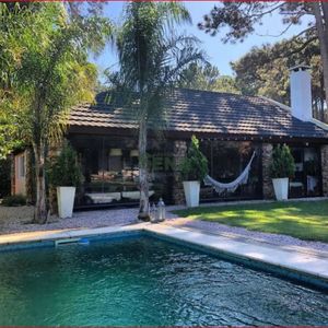 Alquiler De Casa En San Rafael, 2 Dormitorios, 2 Baños, Buen Lugar Para Veranear.