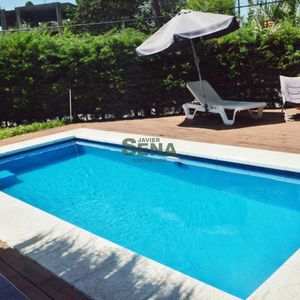 Alquiler De Casa En San Rafael, 5 Dormitorios, 3 Baños, Piscina, Lindo Lugar Y Buen Entorno.