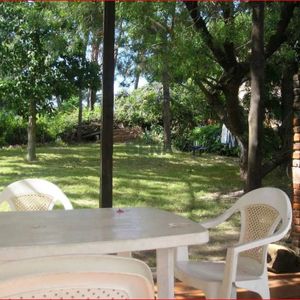 Alquiler De Casa En Pinares, 4 Dormitoriuos, 2 Baños, Buen Lugar Y Lindo Parque.