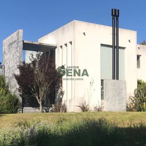 Alquiler Casa Rincon Del Indio, 3 Dormitorios, 2 Baños, Parque Cerca Del Mar.