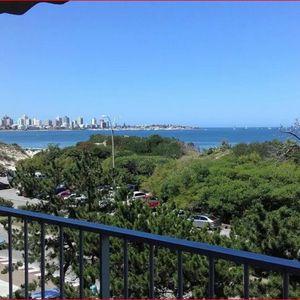 Alquiler De Apartamento En La Mansa, 2 Dormitorios, Baño, Cerca Del Mar.