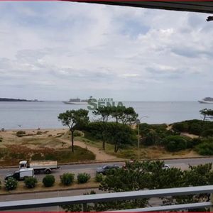 Venta De Apartamento En La Mansa, 3 Dormitorios, 2 Baños, Terraza.