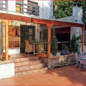 Venta De Casa En El Prado, 6 Dormitorios, 4 Baños, Buena Casa Y El Entorno.