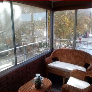 Venta De Apartamento En El Buceo, 2 Dormitorios, Baño, Buen Edificio.
