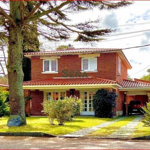 Venta De Casa En La Mansa, 5 Dormitorios, 4 Baños, Cerca Del Mar.