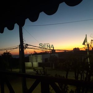 Venta De Casa En Las Flores, 2 Dormitorio, Baño, Lindo Lugar.