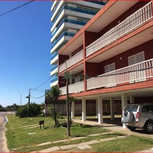 Alquiler De Apartamento En La Brava, 2 Dormitorios, 2 Baños, A Metros Del Mar.