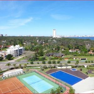 Alquiler De Apartamento En La Mansa, 3 Dormitorios, 3 Baños, Piscina, Canchas, Balcon, Vista.