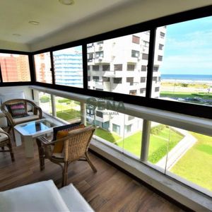 Venta De Apartamento En La Brava, 3 Dormitorios, 2 Baños, Balcon, Buena Vista Al Mar.