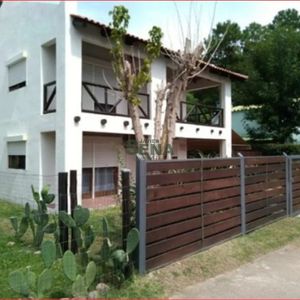 Venta De Casa En Piriapolis, 2 Dormitorios, 2 Baños, Buena Casa Para Vivir Todo El Año.
