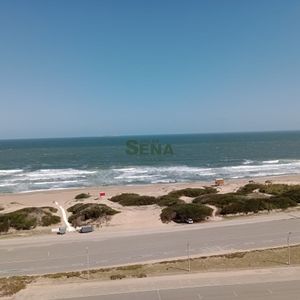 Venta De Apartamento En La Brava, 1 Dormitorio, Baño, Piscina Climatizada, Gran Vista Al Mar.