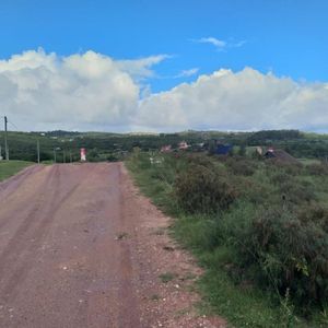 Venta De Tierra En Villa Serrana, 1100 M2 De Tierra, Linda Tierra.