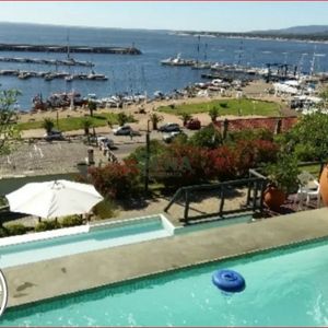 Venta De Apartamento En La Peninsula, 2 Dormitorios, Baño, Vista Al Puerto.