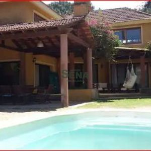 Alquiler De Casa En Pinares, 5 Dormitorios, 5 Baños, Buen Parque, Cerca Del Mar.