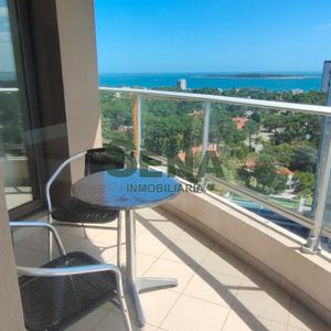 Venta De Apartamento Por Roosevelt, 3 Dormitorios, 2 Baños, Balcon.