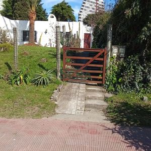 Venta De Casa En Brio Monaco,  3 Dormitorios (uno En Suite) Y 3 Baños, Con Amplio Living Comedor De 6x4, Gran Oportunidad En Muy Buena Ubicación
