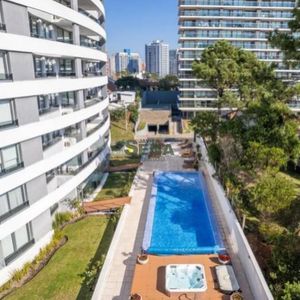 Venta De Apartamento En La Brava, 3 Dormitorios, 2 Baños,  Con Todas Las Amenities.