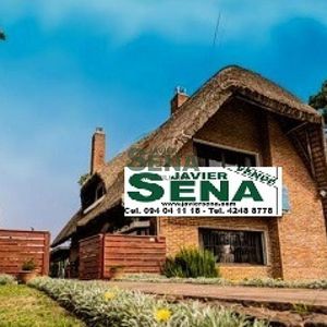 Venta De Casa Ideal Para Instalar CLínica O Emprendimiento En Barrio Cordoba.