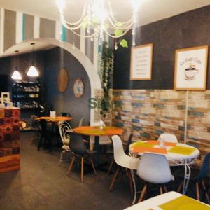 Alquila En Peninsula, Muy Lindo Local Para Gastronomia.