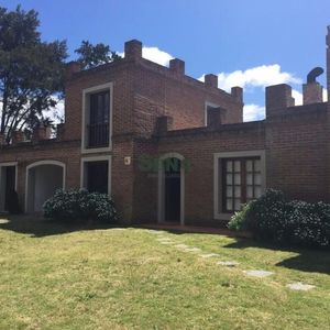 Venta De Casa En Jardines De Cordoba, 4 Dormitorios, 3 Dormitorios, Se Permuta.