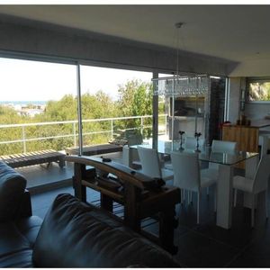 Venta De Casa En Manantiales, 3 Dormitorios, 3 Baños, Cerca Del Mar.