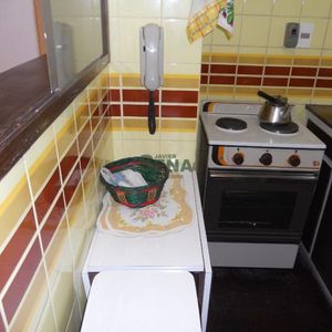 Venta De Apartamento En La Pininsula, Monoambiente, Baño, Reciclado Con Servicios