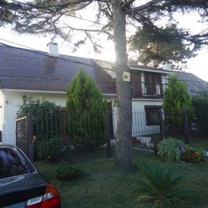 Venta De Casa En La Brava, 3 Dormitorios, 2 Baños, Gran Chalet, Con Barbacoa.