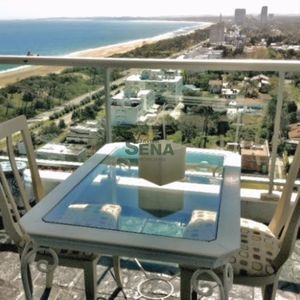 Venta Y Alquiler De Apartamento En La Mansa, 2 Dormitorios, 2 Baños, Servicios Y Gran Vista.