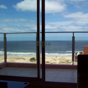 Alquiler De Apartamento En La Brava, 1 Dormitorio, Baño, Pileta-servicios Y Gran Vista.