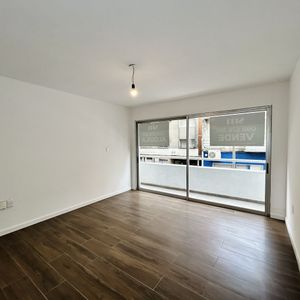 Alquiler Apartamento 2 Dormitorios Con Patio En Cordón.