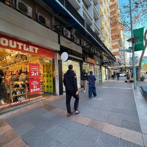 Alquiler Local Comercial Sobre 18 De Julio . Centro