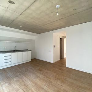 Alquiler Apartamento 1 Dormitorio En La Comercial Con Patio