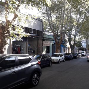 Venta Tres Locales Juntos Con Renta. Zona Mayorista