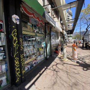 Venta Local Comercial En 18 De Julio Con Renta - Cordon