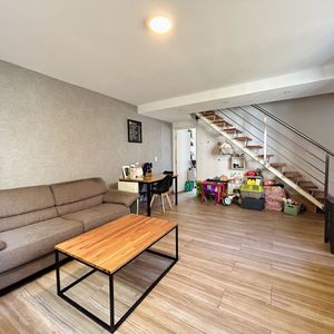Venta Apartamento 3 Dormitorios En Tres Cruces Con Parrillero Sin Gastos Comunes.