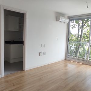 Venta Apartamento 2 Dormitorios, Con Parrillero Y Garage En La Comercial