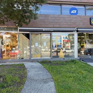 Venta Local  Con Renta En Carrasco  Arocena
