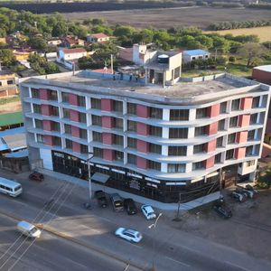 Edificio Comercial En Av. Paurito Santa Cruz Ideal Para Inversión