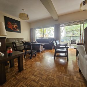 Apartamento En Pocitos De 3 Dormitorios Mas Servicio Y 2 Baños Mas Servicios!!!