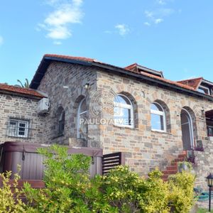 Propiedad De Alto Porte