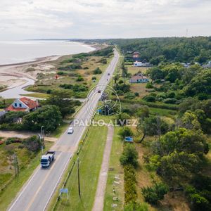 Camping Las Flores. A Metros Del Mar, Y De Todos Los Servicios.