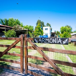 Armonía, Entorno Natural Y Magico. A Minutos Del Centro De La Ciudad. Con Todas Sus Comodidades, Dos Tres Dormitorios, Dos Baños. Living-cocina.