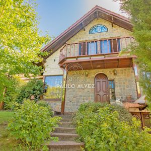 La Soledad- Casa De Gran Porte. Ubicada En Una Zona Tranquila Y Agradable. Ideal Para Vivir Todo El Año.