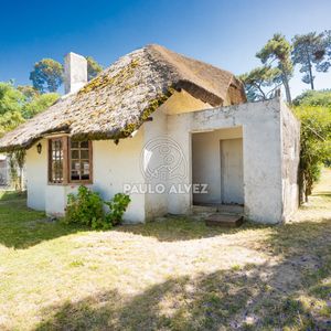 San Remo- Casa En Venta En Piriápolis, Zona Tranquila, Su Entorno Natural. Un Lugar Ideal Para Vivir Todo El Año