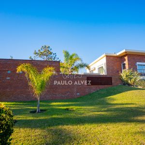 Romal- Propiedad De Gran Porte, Ubicada En Barrio Los Angeles A 100 Metros Del Mar, Un Lugar Unico, Tranquilo Y Residencial.