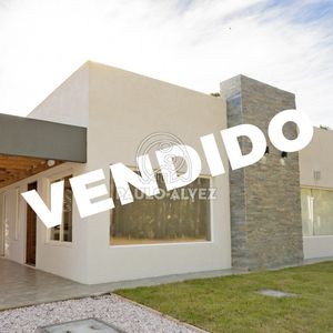 Luz L - Propiedad A Estrenar, A 300 Metros Del Mar, Un Lugar Ideal Para Vivir Todo El Año. Barrio Residencial Con Casas De Gran Porte A Su Al Rededor.