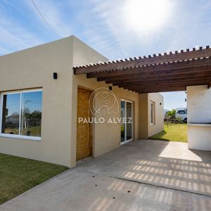 Sunrise 2- Excelente Ubicación-amplio Living-comedor, Cocina Integrada Dos Dormitorios Y Baño.