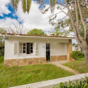 Covas A 50 Metros Del Mar, Cuenta Con Dos Casas En El Mismo Padrón- 4dormtorios Y Dos Baños.